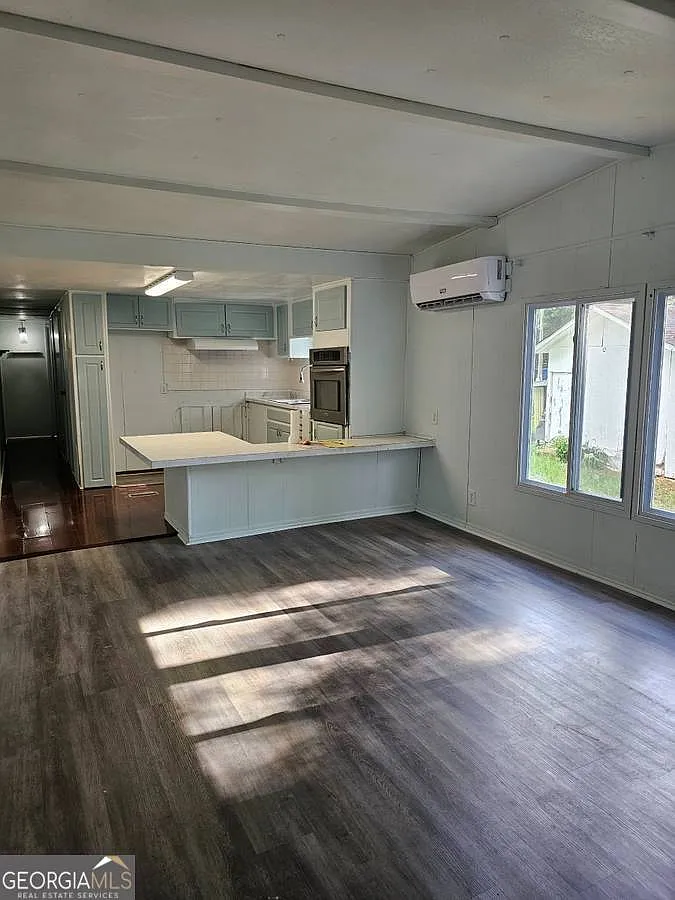 3 bed, 2.0 bath, 720 sqft, $1,100 — Photo 2