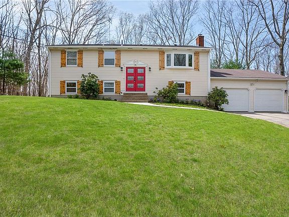 3rd image of 55 Maid Marion Ln