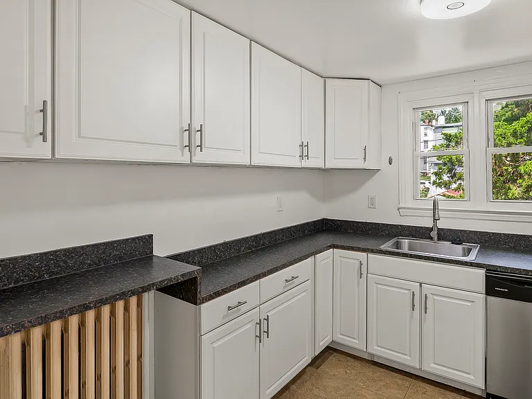 Kitchen (alt view)