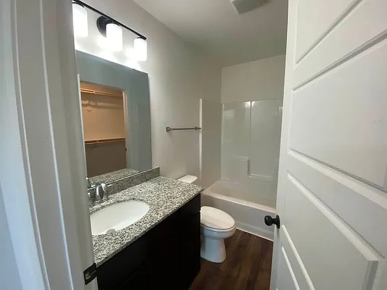 919 E Mary St — Photo 10