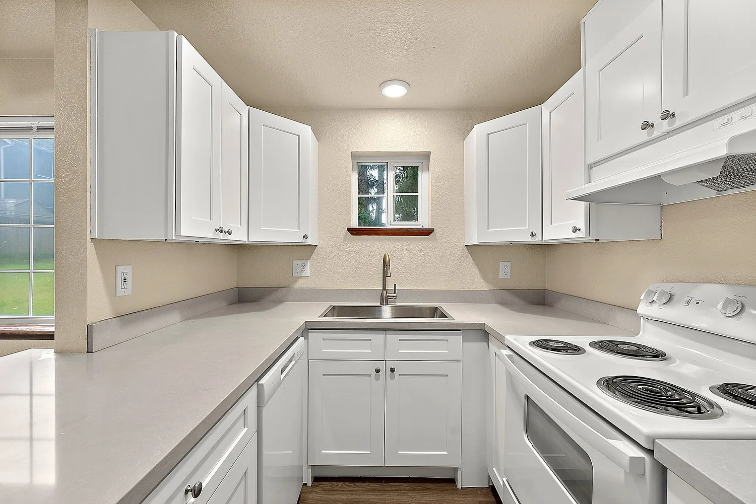 2 bed, 975 sqft, $1,800 — Photo 1