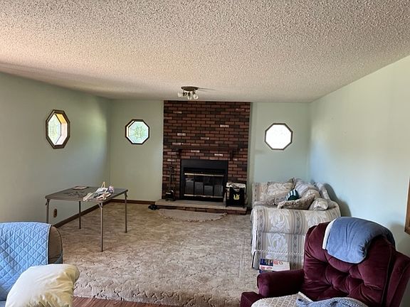 2nd image of 222 E Streamwood Blvd