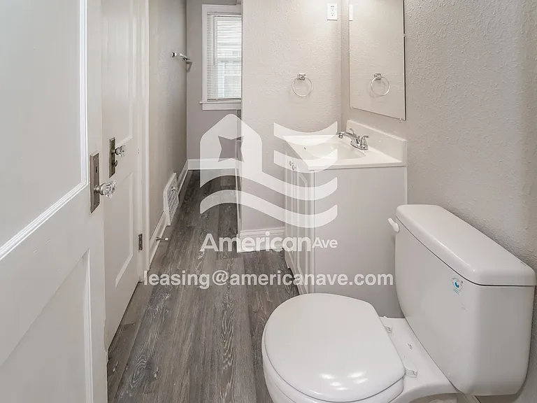 539130_010_wm_-_main_bathroom_12931640.jpg