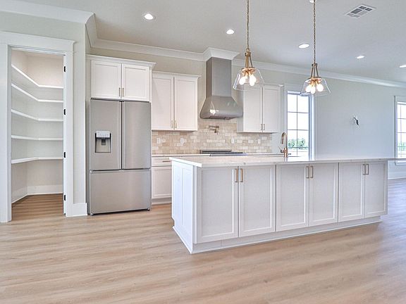3rd image of 129 Audubon Pl