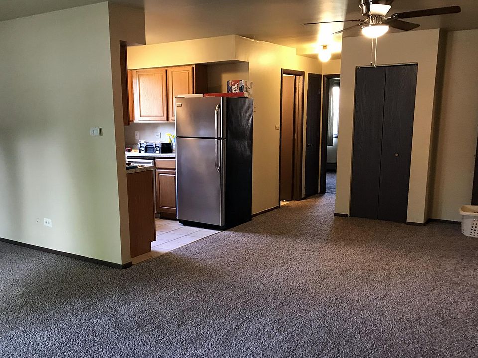 2nd image of 5634 Independence Ave Floor 1W-1