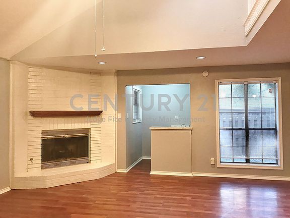 3rd image of 1129 Bent Oaks Dr