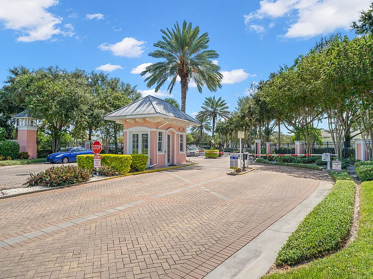 5243 Beach Dr SE #B — Photo 36