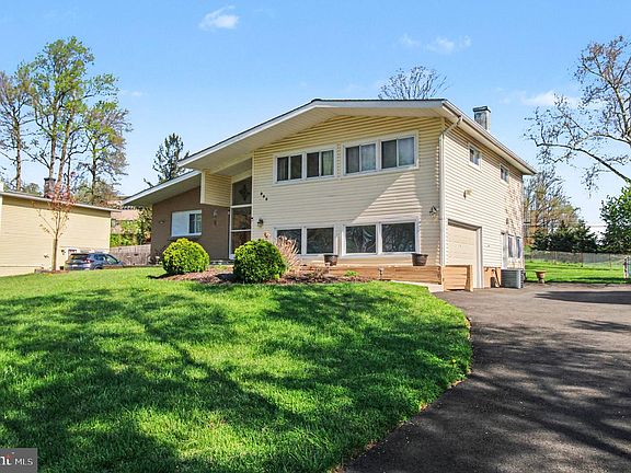4th image of 908 Fraser Rd
