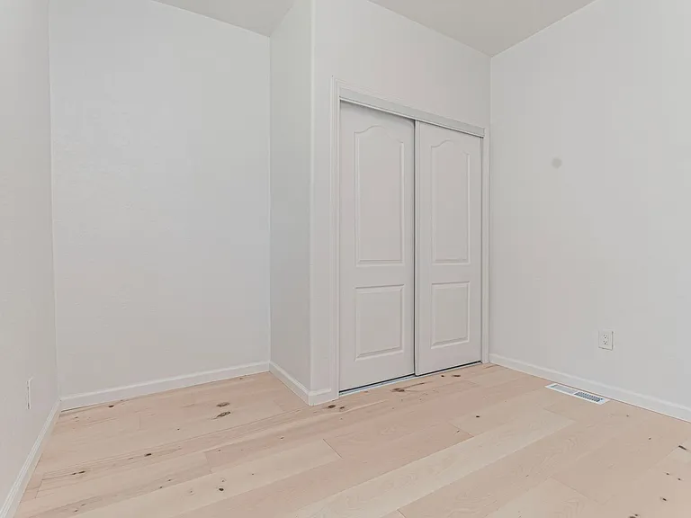 829 Broadway Ave — Photo 29