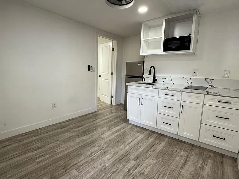 2033 E Washington Ave #C — Photo 1