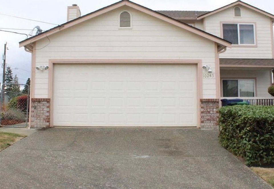 Front of house with spacious garage!