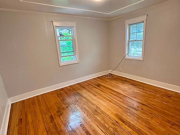 2nd image of 98 Cross St #2