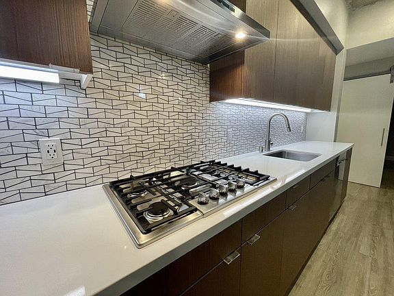 3rd image of 605 W Date St #215