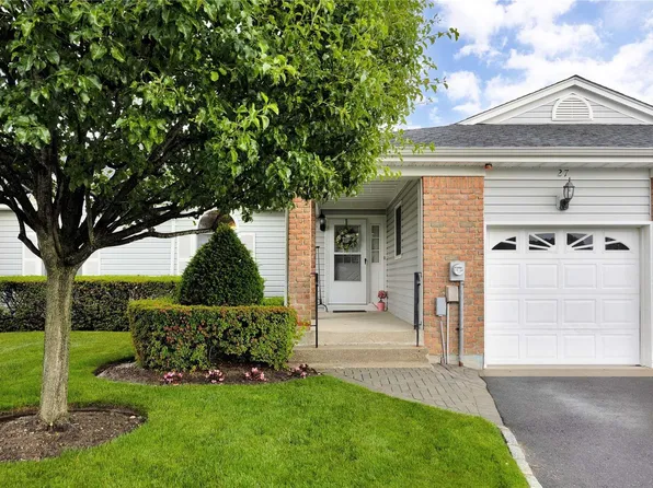 27 Primrose Lane #1, North Babylon, NY 11703
