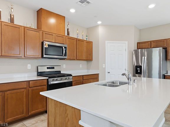 4th image of 6812 Vacarez Dr