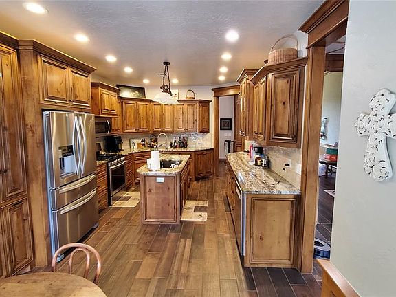 5th image of 1006 Mills St