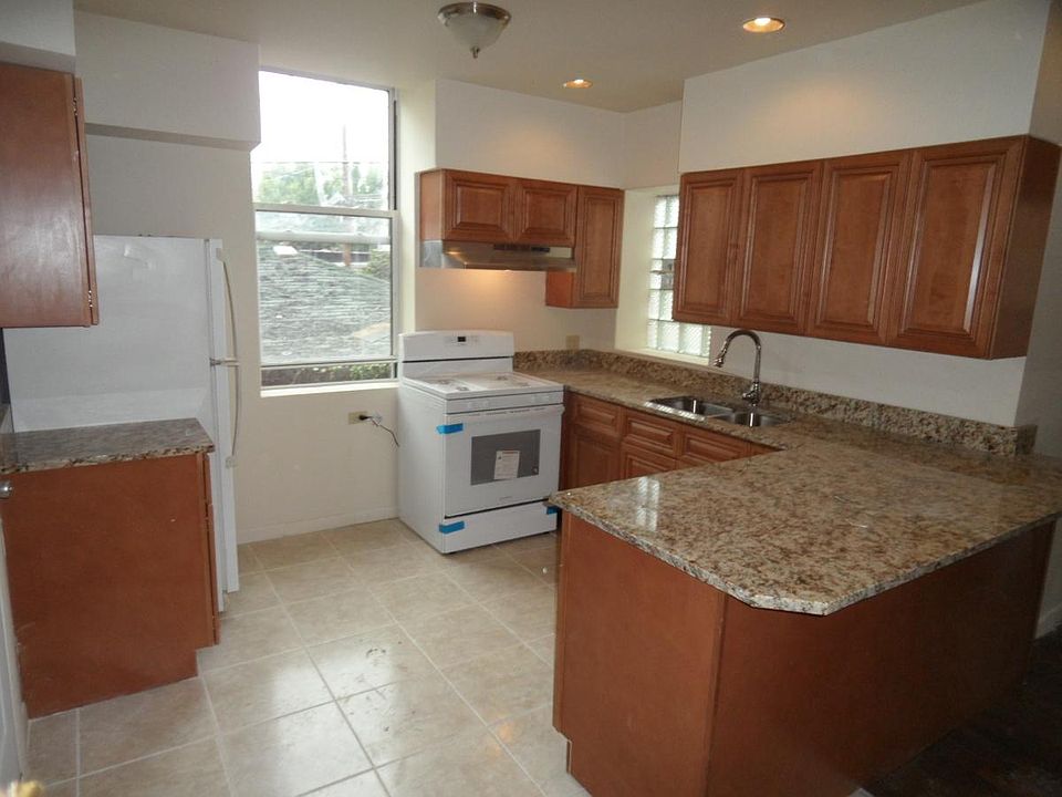 1st image of 1314 W Rosemont Ave APT 1