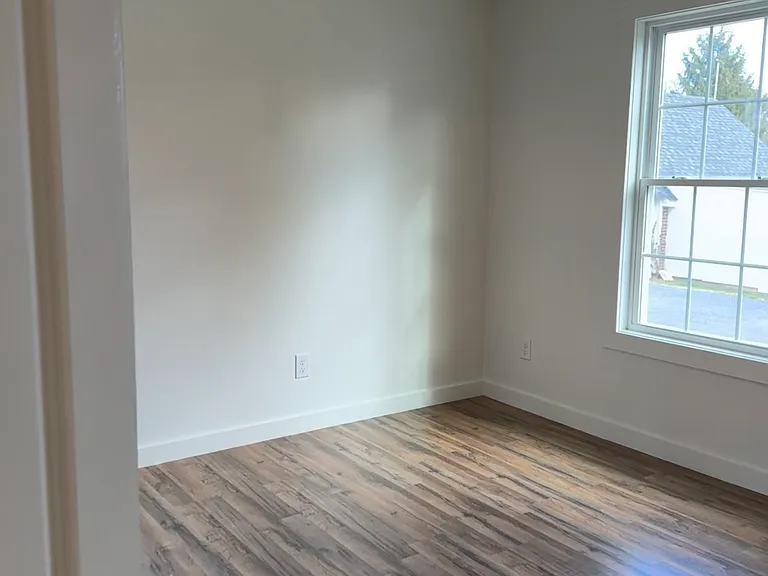 111 E College St — Photo 15