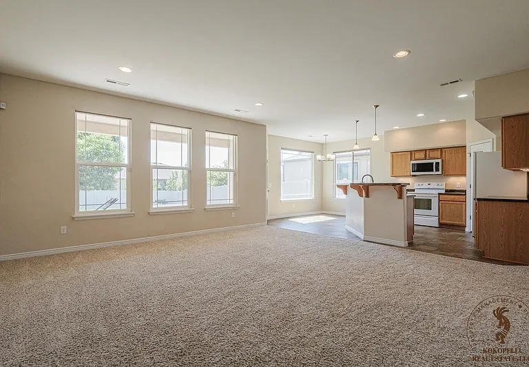 672 Muirfield Dr — Photo 3