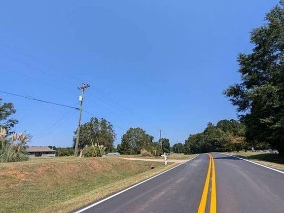 Exterior Neighborhood (street photo)