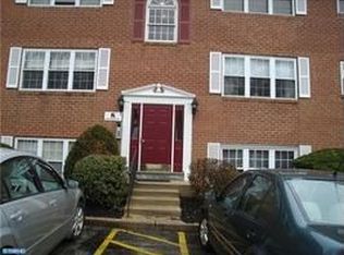 816 South Ave APT K4, Secane, PA 19018