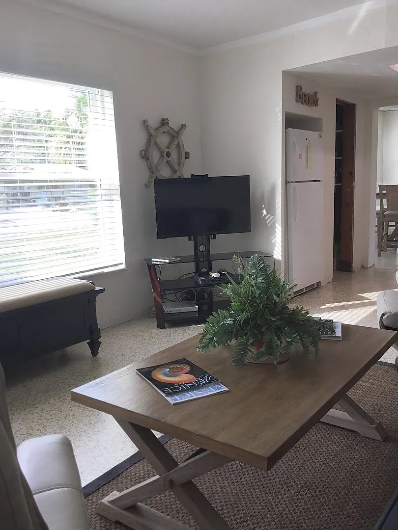2BR/2BA Venice Island Duplex — Photo 2