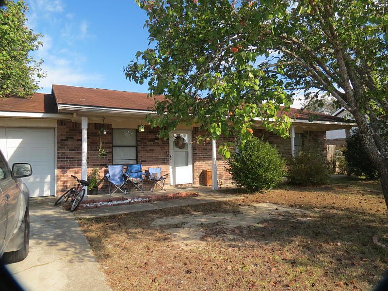 1st image of 116 Clarence Ave