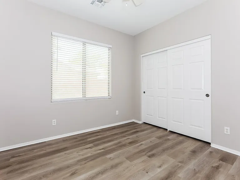 4101 S Vineyard Ave — Photo 13