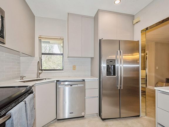 4th image of 4485 Carambola Cir S #27322