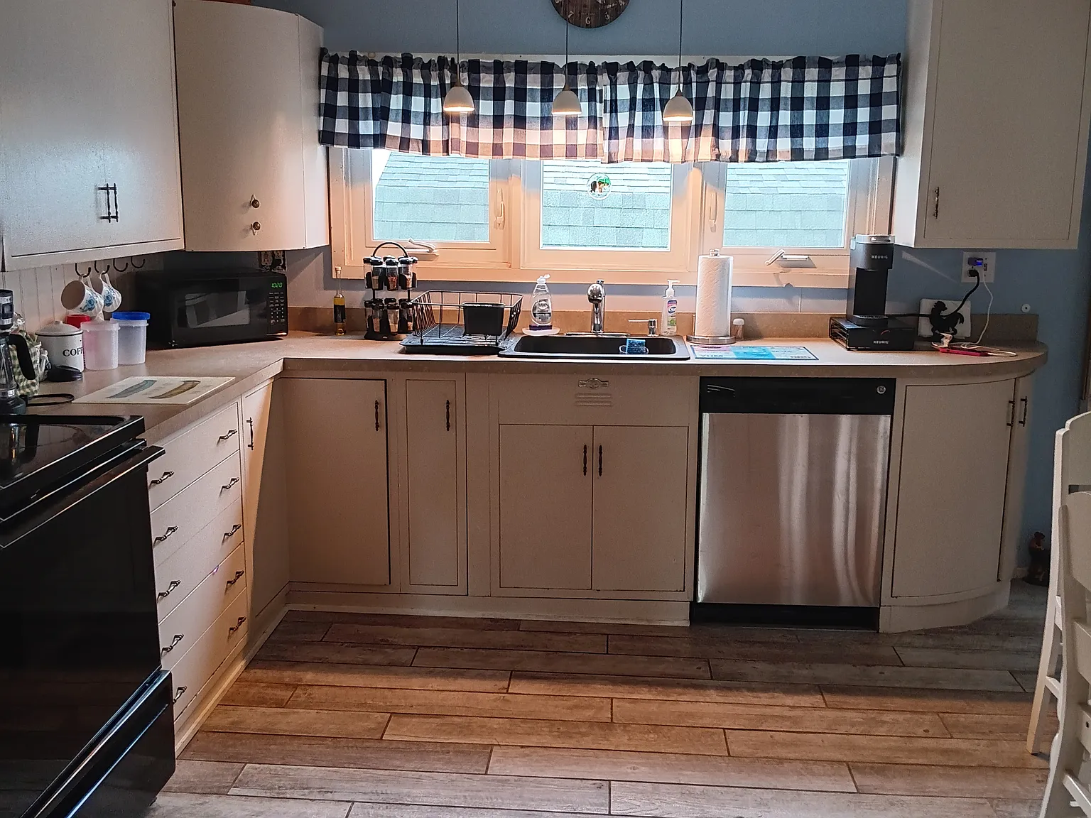 4 bed, 1740 sqft, $2,500 — Photo 4