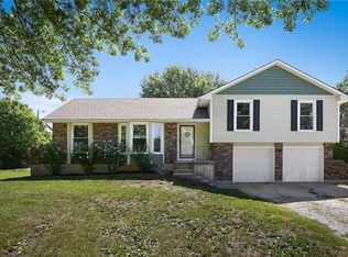 1032 Magnolia St, Raymore, MO 64083