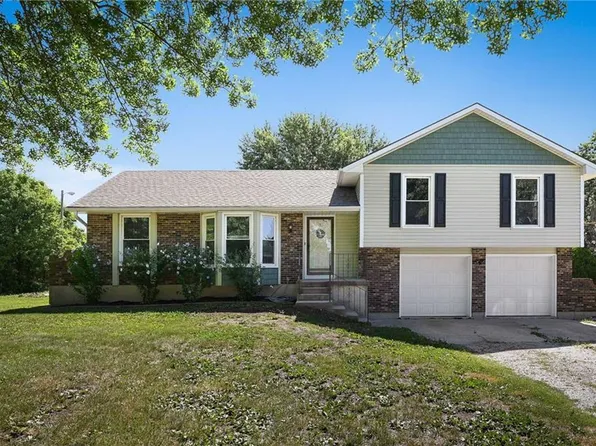 1032 Magnolia St, Raymore, MO 64083