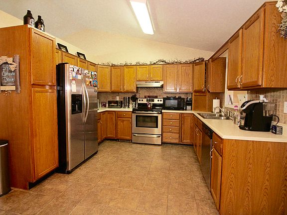 5th image of 596 Catawba Dr