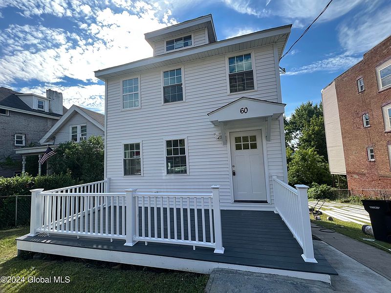 4th image of 60 Oakwood Avenue