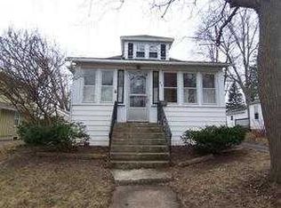 413 Ridgeland Ave, Woodstock, IL 60098