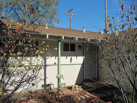 3rd image of 368 E Pacific Ave