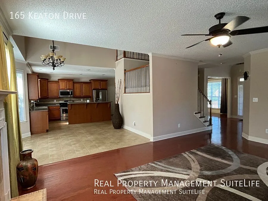 Immaculate 4 Bedroom/4 Bath Home-Central Fayetteville — Photo 4