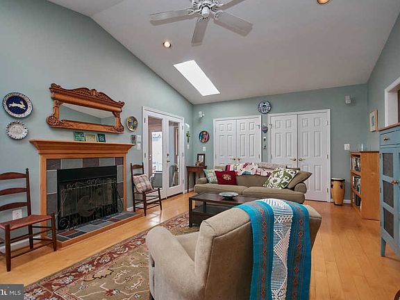 3rd image of 2123 Hilltop Pl