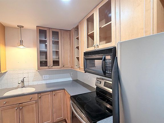 3rd image of 24219 Evergreen Rd #39