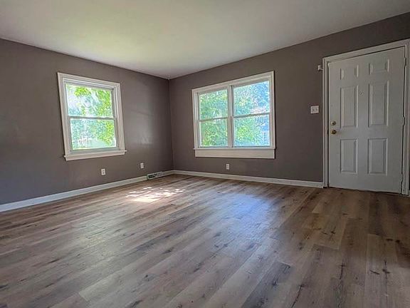 4th image of 2216 E Lawrence Ave