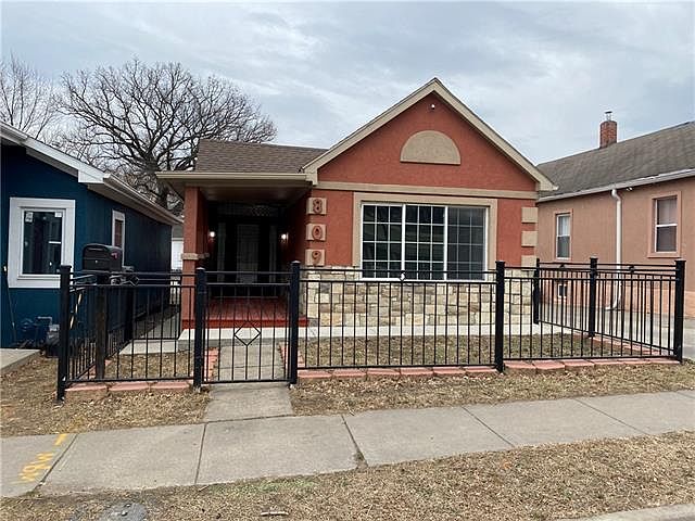1st image of 809 Central Ave