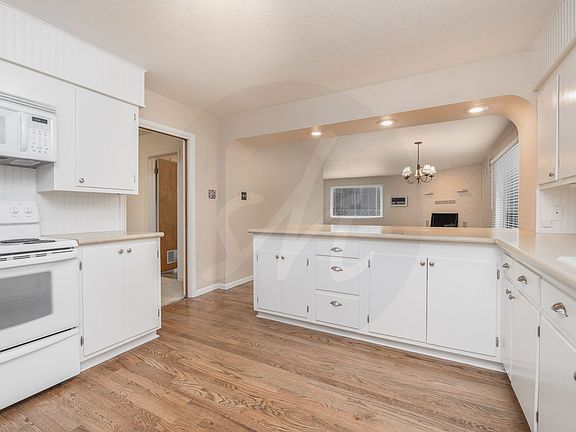 4th image of 110 Trout Ave