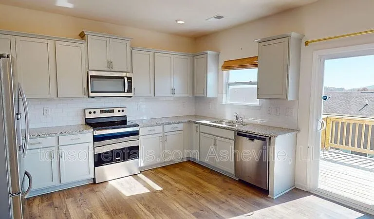 354 Tavernier Ln — Photo 12