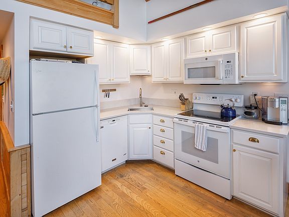 5th image of 24 Columbia Way