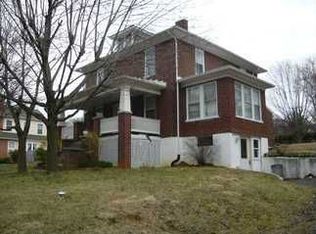 827 Donaghe St, Staunton, VA 24401