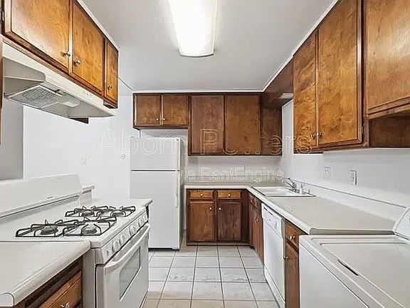 4th image of 5427-5425 Olympic Way
