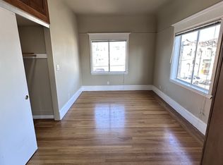 543 37th St #A, Oakland, CA 94609