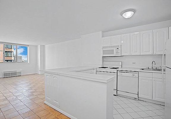 4th image of 345 E 93rd St APT 13A