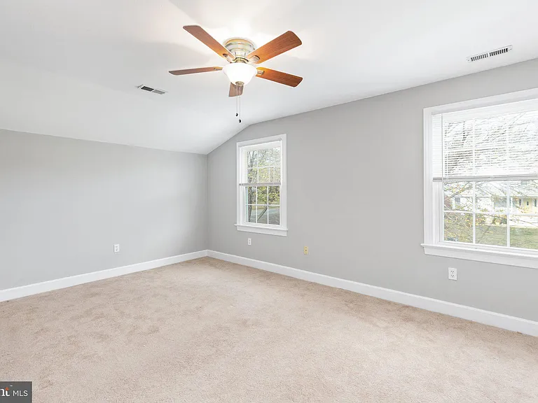 1445 Heatherstone Dr — Photo 19