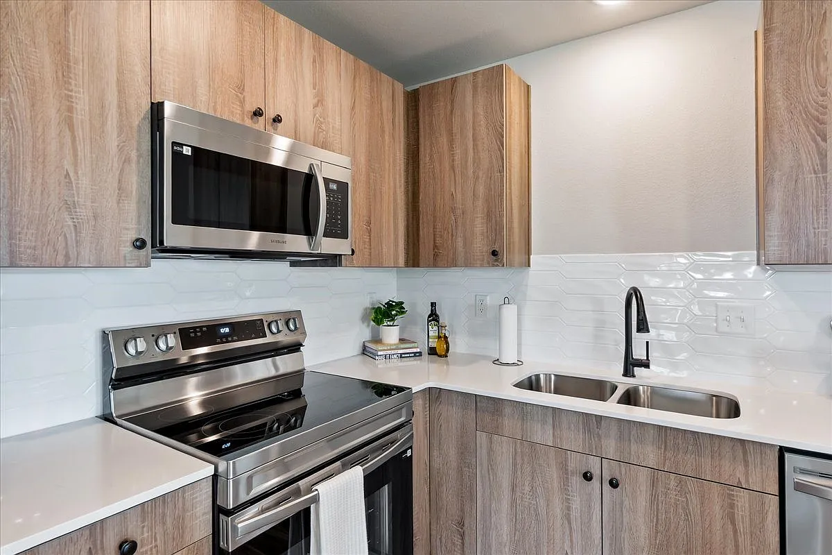 Hidden Hills Townhomes — Photo 3